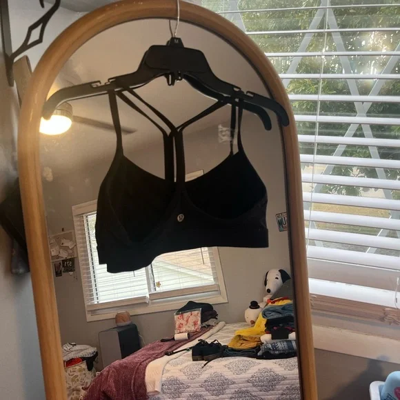 Lululemon Black Women's Sports Bra - Picture 2 of 2